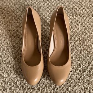 Banana Republic nude pumps